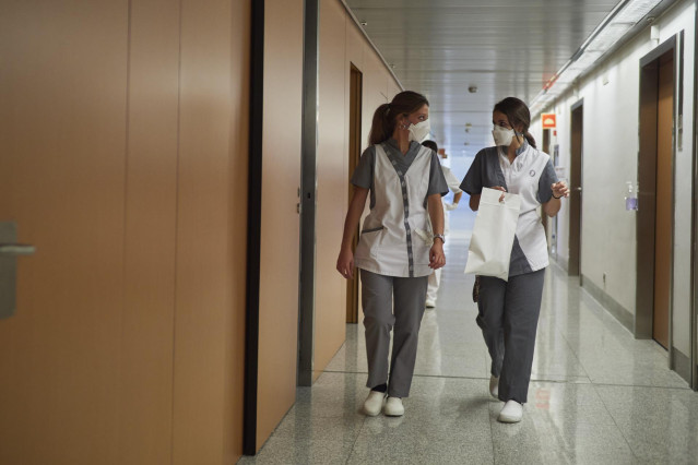 Archivo - Personal sanitario en las instalaciones del Centro de Investigaciones Médicas Aplicadas (CIMA) de la Universidad de Navarra, en Pamplona, Navarra, (España), a 10 de noviembre de 2020. Actualmente, el 94 % de los alumnos de las universidades nava