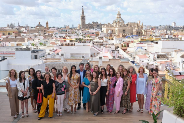 Imagen de este viernes del encuentro que ha mantenido el candidato de Cs a la Junta de Andalucía, Juan Marín, acompañado de la vicealcaldesa de Madrid, Begoña Villacís, con mujeres empresarias.
