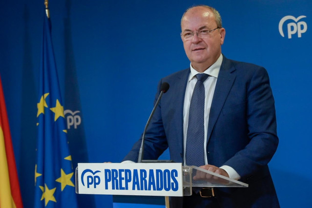 El presidente del PP en Extremadura, José Antonio Monago, en rueda de prensa para anunciar la fecha del Congreso Regional, al que no concurrirá para su reelección.