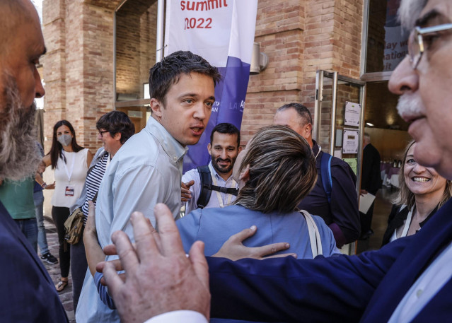 El líder de Más País, Iñigo Errejón, a su llegada a la Cumbre Internacional de la Semana de 4 días, en el Centro Deportivo-Cultural Petxina, a 27 de mayo de 2022, en Valencia, Comunidad Valenciana (España).