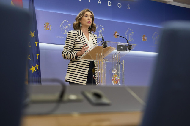 La secretaria general del Partido Popular y portavoz del Grupo Parlamentario Popular en el Congreso, Cuca Gamarra, interviene en una rueda de prensa posterior a una Junta de Portavoces, en el Congreso