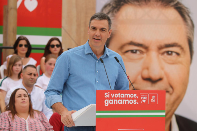 El secretario general del PSOE y presidente del Gobierno, Pedro Sánchez, durante su intervención en un acto público en  Cuevas de Almanzora. A 5 de junio de 2022 en Cuevas de Almanzora, Almería (Andalucía, España)