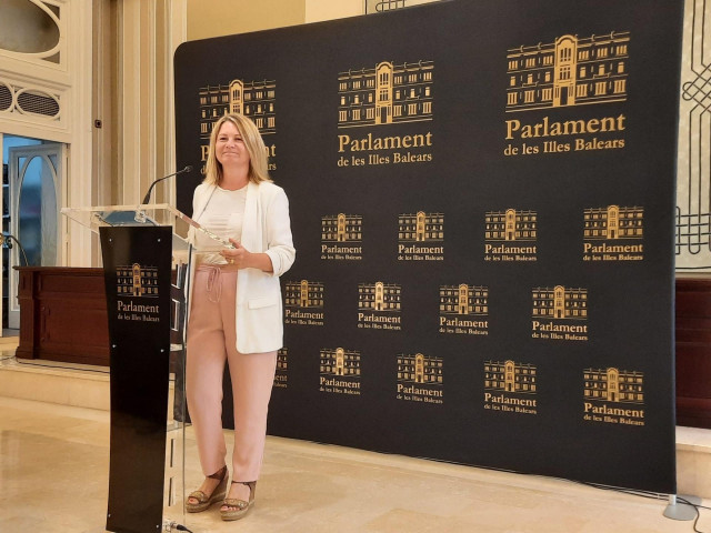 La portavoz adjunta del PP en el Parlament, Núria Riera, en rueda de prensa.