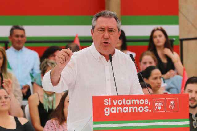 el secretario general del PSOE de Andalucía y candidato a la presidencia de la Junta, Juan Espadas, durante su intervención en un acto público en  Cuevas de Almanzora. A 5 de junio de 2022 en Cuevas de Almanzora, Almería (Andalucía, España)