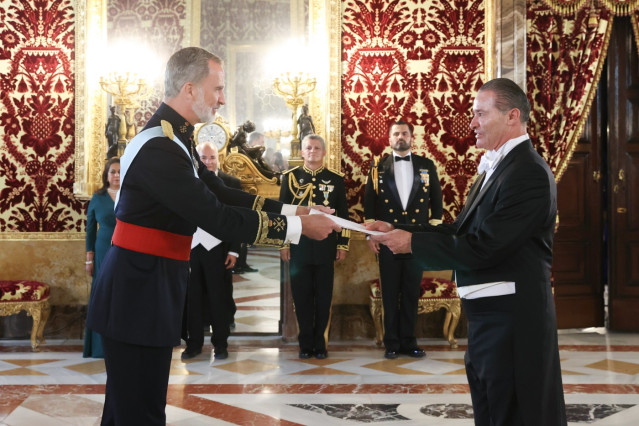 El Rey Felipe VI recibe la carta credencial del nuevo embajador de México, Quirino Ordaz