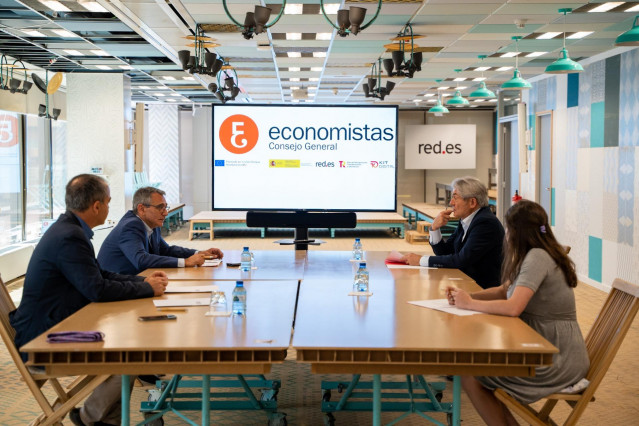Firma del protocolo entre el Consejo General de Economistas y Red.Es