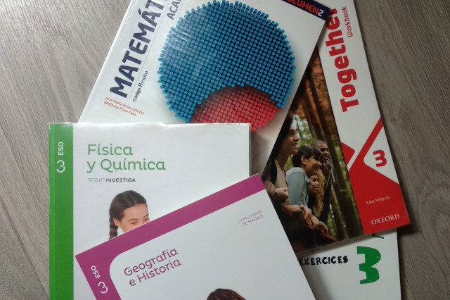 Archivo - Imagen de recurso de libros de texto.