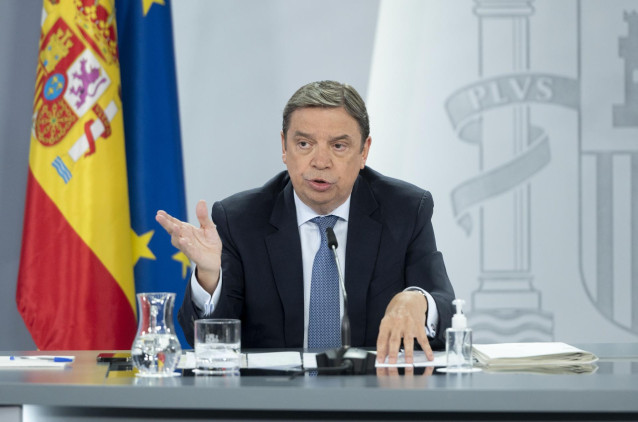 El ministro de Agricultura, Pesca y Alimentación, Luis Planas, comparecen tras la reunión del Consejo de Ministros, en La Moncloa, a 7 de junio de 2022, en Madrid (España).