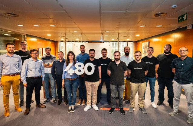Archivo - El equipo de Develapps se integrará en el área de desarrollo a medida de Cuatroochenta.