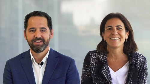 El cofundador y director de Operaciones de Constella Intelligence, Alex Romero, y la consejera delegada de Ciberseguridad y Cloud de Telefónica Tech