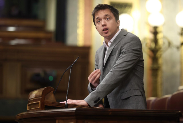 El portavoz de Más País en el Congreso, Íñigo Errejón, en una sesión plenaria, en el Congreso de los Diputados, a 8 de junio de 2022, en Madrid (España).