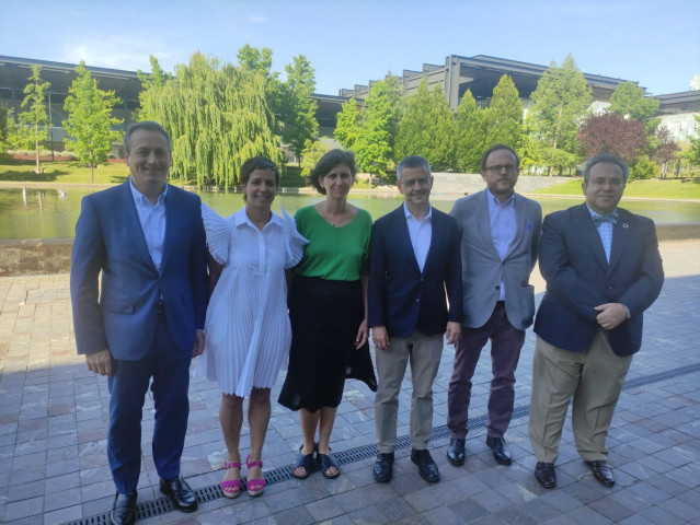 De izquierda a derecha algunos de los miembros de nueva Junta Directiva del GECV: Antoni Ballabriga  (BBVA), Andrea Ruzo (ECOALF), Maya Ormazábal (Telefónica), Gonzalo Sáenz de Miera (Iberdrola), Luis Martí (Acciona), y Santos Núñez del Campo (Renfe).