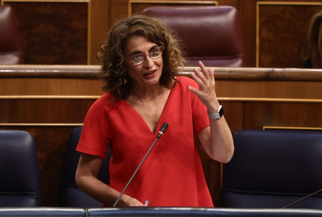 La ministra de Hacienda y Función Pública, María Jesús Montero, interviene en una sesión de control al Gobierno, en el Congreso