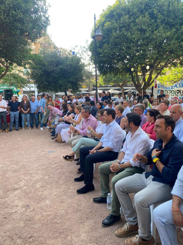 El candidato del PP-A a la reelección como presidente de la Junta, Juanma Moreno, este miércoles en una cto público en Torremolinos (Málaga)