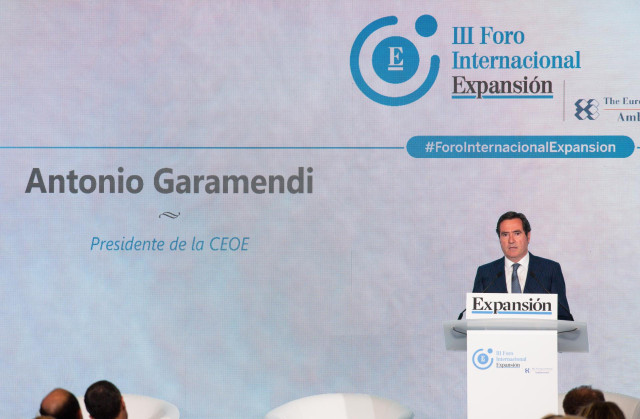 El presidente de la Confederación Española de Organizaciones Empresariales (CEOE), Antonio Garamendi, interviene en la primera jornada del III Foro Económico Internacional Expansión, en el Parador de Alcalá de Henares, a 8 de junio de 2022