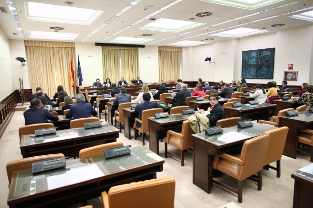 Archivo - Sesión de una Comisión de Industria, Comercio y Turismo del Congreso, en una imagen de archivo