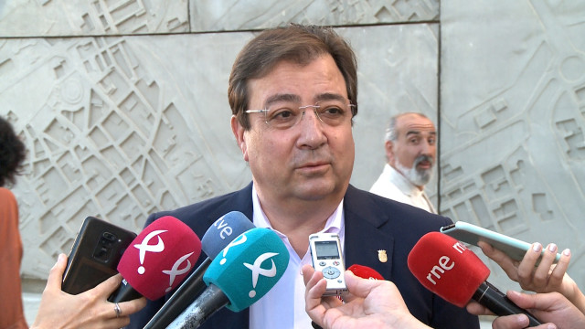 Imagen de archivo del presidente de la Junta de Extremadura, Guillermo Fernández Vara, en declaraciones a los medios