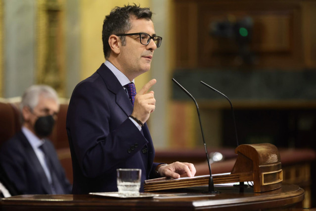 Archivo - El ministro de la Presidencia, Félix Bolaños, interviene en una sesión plenaria, en el Congreso de los Diputados, a 28 de abril de 2022, en Madrid (España).