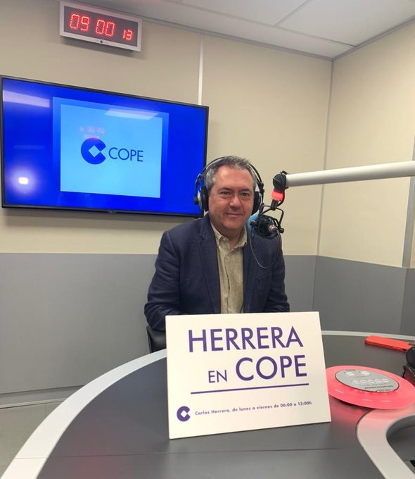 El candidato del PSOE a la Junta y secretario general del PSOE-A, Juan Espadas, este viernes durante su entrevista con la Cadena Cope.