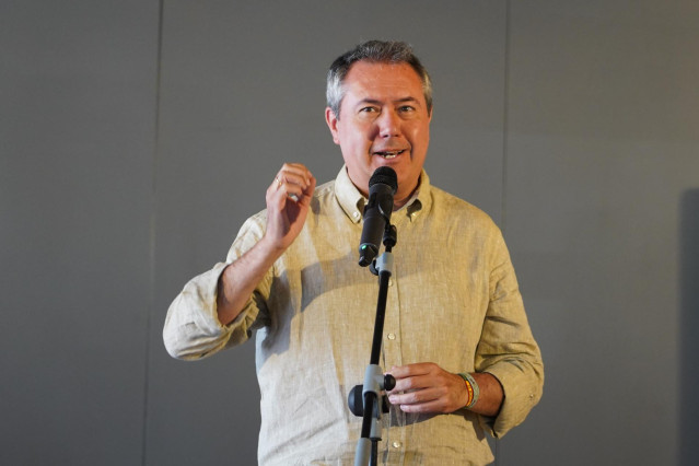 El candidato socialista a la Presidencia de la Junta y secretario general del PSOE de Andalucía, Juan Espadas, en la reunión  con el sector cultural a 10 de junio del 2022 en Sevilla (Andalucia, España)