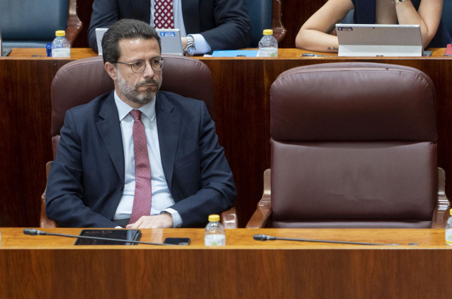 El consejero de Economía, Hacienda y Empleo de la Comunidad de Madrid, Javier Fernández-Lasquetty, en una sesión plenaria, en la Asamblea de Madrid.