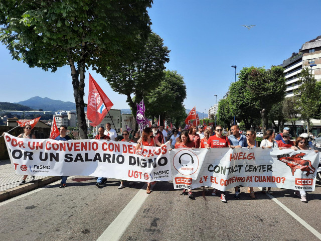 Manifestación del sector contact center en Vigo.