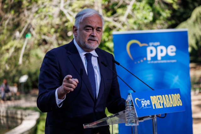 Archivo - El presidente del Comité Organizador del XX Congreso Extraordinario Nacional del PP, Esteban González Pons, interviene en un acto organizado por el PP para conmemorar el Día de Europa y el LXXII aniversario de la Declaración Schuman, a 9 de mayo