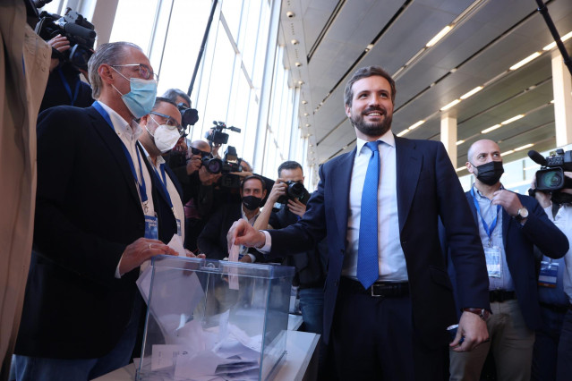 Archivo - El presidente saliente, Pablo Casado,, durante la votación en la que Alberto Núñez Feijóo sale como nuevo presidente del partido y se inicia una nueva etapa, con el objetivo de llegar al Gobierno de la nación en las próximas elecciones generales