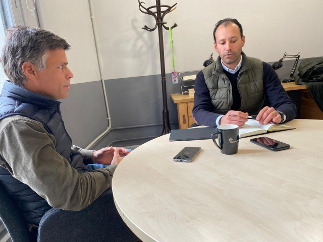 Archivo - Los opositores venezolanos Leopoldo López y Rolando Figueroa durante una reunión en Madrid
