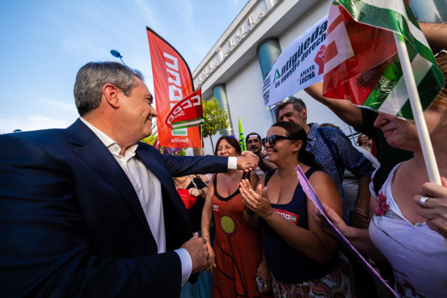 El candidato del PSOE-A a la Junta, Juan Espadas, antes del debate a seis en Canal Sur, en una foto de archivo.