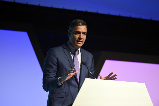El presidente del Gobierno, Pedro Sánchez, en el acto de inauguración  del 'DES-Digital Enterprise Show 2022', evento de referencia en transformación digital del sur de Europa, en el que interviene previamente el expresidente de Estados Unidos Barack Obam