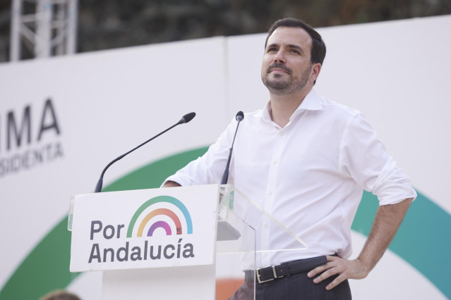 El ministro de Consumo y coordinador federal de IU, Alberto Garzón, durante el acto central de la campaña electoral de la coalición Por Andalucía en el Auditorio Los del Río en Dos Hermanas, a 14 de junio del 2022 en (Sevilla, Andalucía)