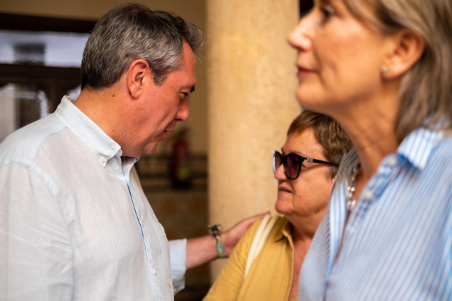 El secretario general del PSOE-A y candidato a la Presidencia de la Junta de Andalucía, Juan Espadas, en la provincia de Málaga en su campaña electoral.
