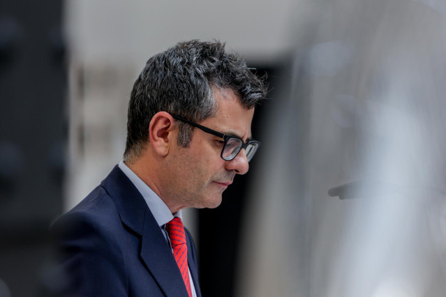 El ministro de la Presidencia, Relaciones con las Cortes y Memoria Democrática, Félix Bolaños, en el acto de inauguración de la exposición 'Aquel Madrid. 50 años de fotografías del Heraldo y el Madrid', en la sede de la Fundación Diario Madrid, a 14 de ju