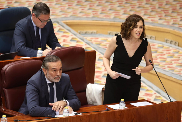 La presidenta de la Comunidad de Madrid, Isabel Díaz Ayuso, interviene en un pleno de la Asamblea de Madrid, a 2 de junio de 2022, en Madrid (España).