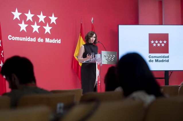 La presidenta de la Comunidad de Madrid, Isabel Díaz Ayuso, comparece tras la reunión del Consejo de Gobierno, en la Real Casa de Correos, a 15 de junio de 2022, en Madrid (España).