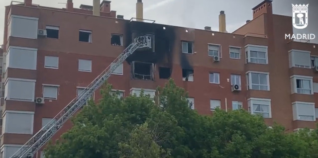 Archivo - Mueren calcinados dos personas en el incendio de su casa en Villaverde