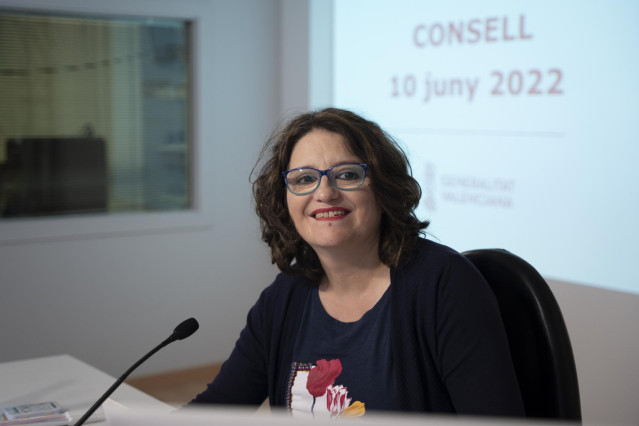 La vicepresidenta y portavoz del Consell, Mónica Oltra, comparece en rueda de prensa tras el Pleno del Consell, en el Palau del Marqués de Castellfort, a 10 de junio de 2022, en Valencia, Comunidad Valenciana (España).