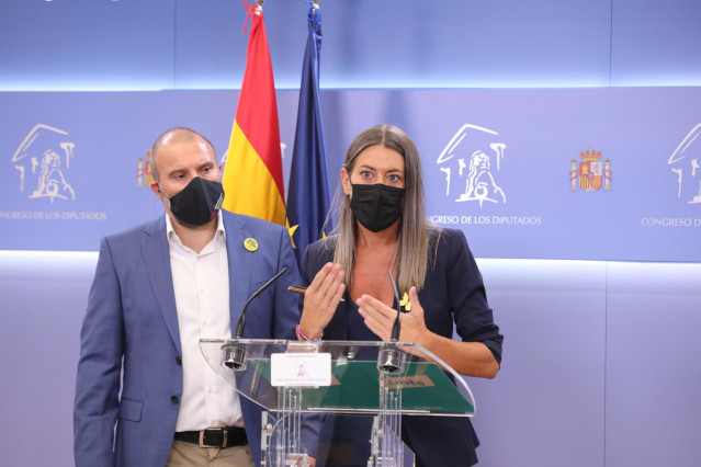 Archivo - La portavoz parlamentaria de Junts en el Congreso, Miriam Nogueras, con el diputado Josep Pagès