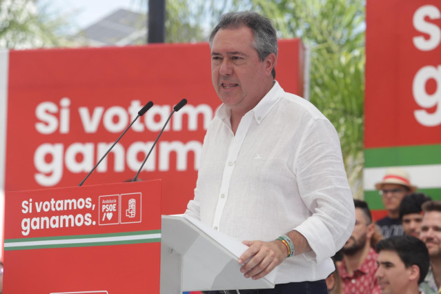 El candidato a la Presidencia de la Junta, Juan Espadas en el acto electoral de campaña para los comicios autonómicos del próximo día 19 a 11 de junio del 2022 en Cártamar (Málaga, Andalucía)