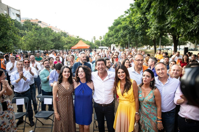 Imagen de Inés Arrimadas, Rocío Ruiz, y Juan Marín, este viernes en Sevilla en el cierre de campaña de Cs de las elecciones andaluzas de 19 de junio.