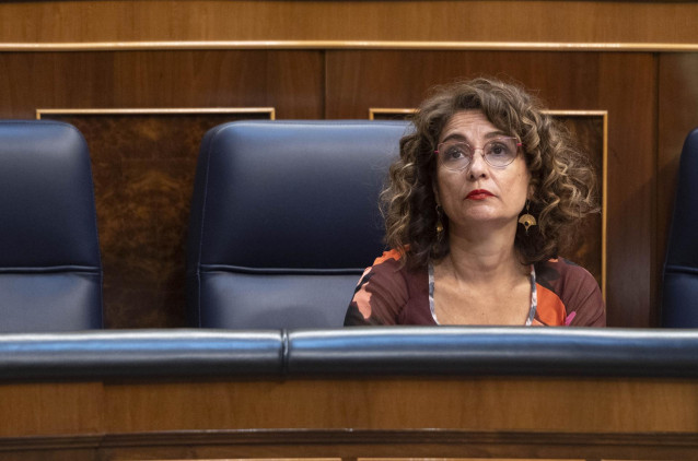 La ministra de Hacienda y Función Pública, María Jesús Montero, durante una sesión plenaria en el Congreso de los Diputados, a 9 de junio de 2022, en Madrid (España). El pleno gira en torno a la votación del proyecto de ley de impulso a los planes de pens