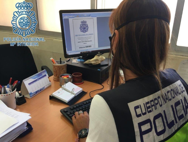 Archivo - Agente de la UFAM de la Policía Nacional, en una imagen de archivo