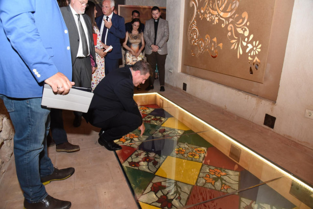 El jefe del Ejecutivo autonómico, Emiliano García-Page, declaraciones en Elche de la Sierra (Albacete) durante la inauguración del Museo de las Alfombras de Serrín