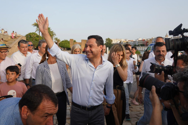 El presidente del PP-A y candidato a la reelección Presidencial de la Junta, Juanma Moreno clausura el acto de cierre de campaña del PP para los comicios autonómicos del próximo día 19 en Sevilla a 17 de junio del 2022