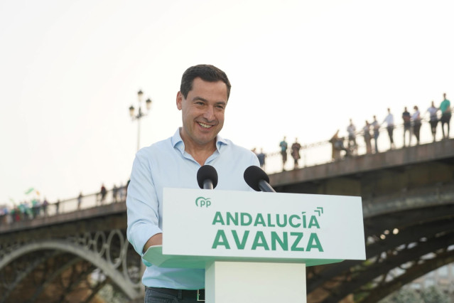 El presidente del PP-A y candidato a la reelección Presidencial de la Junta, Juanma Moreno clausura el acto de cierre de campaña del PP para los comicios autonómicos del próximo día 19 en Sevilla a 17 de junio del 2022
