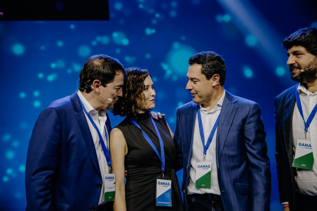 Archivo - (I-D) El presidente de la Junta de Castilla y León, Alfonso Fernández Mañueco; la presidenta de la Comunidad de Madrid; Isabel Díaz Ayuso; el presidente de la Junta y candidato del PP de Andalucía a la reelección, Juanma Moreno; y el presidente
