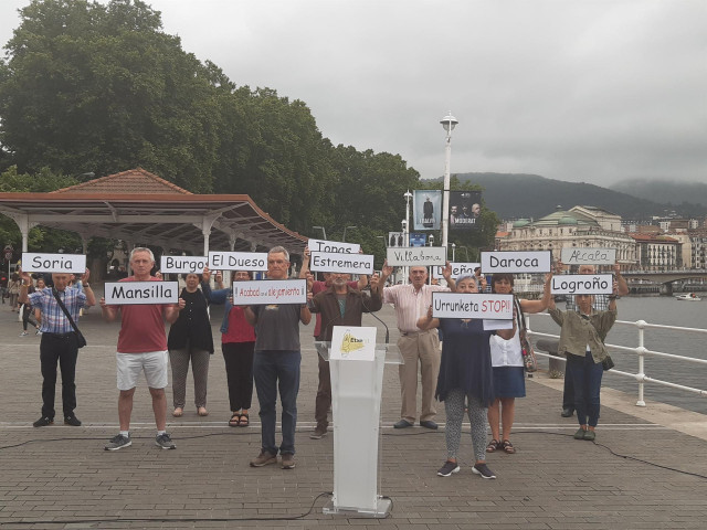 Familiares de presos de ETA urgen a poner fin al alejamiento.