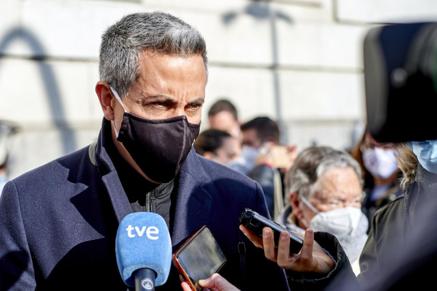 Archivo - El vicepresidente de Cantabria, Pablo Zuloaga, ofrece declaraciones a los medios.
