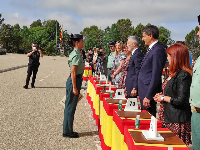 Entrega de despacho a Mayte Éboli Vázquez, número 1 de la promoción  y primera mujer en conseguirlo en la Academia de Guardias de Baeza